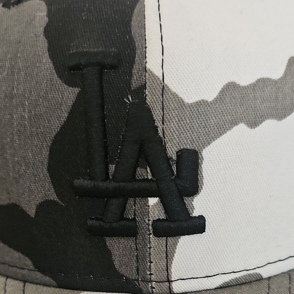 Authentic New Era 59fifty Los Angeles Dodgers Black Gray Camo Fitted Hat - Picture 2 of 8